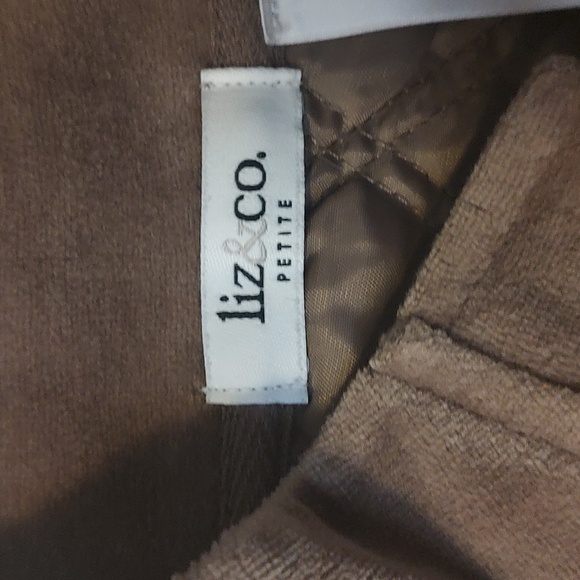 Liz & Co Quilted Valour Vest - Picture 3 of 4